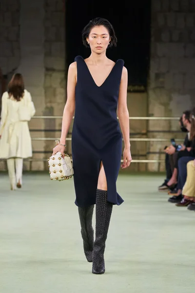 Look 10
